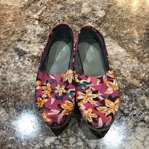 Toms Hawaiian print pink and orange